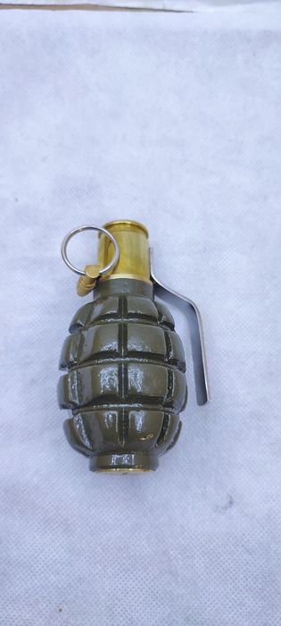Бензинова зажигалка Ф1 лімонка