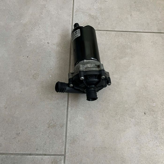 BOSCH Dodatkowa pompa wody 0392022010 4047024119789 Mercedes e400