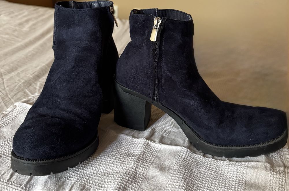 Botins em camurça azul marinho