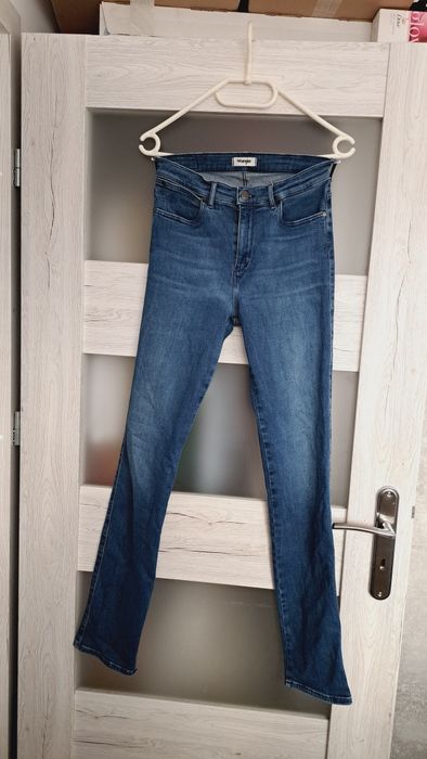 Jeansy Wrangler dlugie, proste nogawki XS