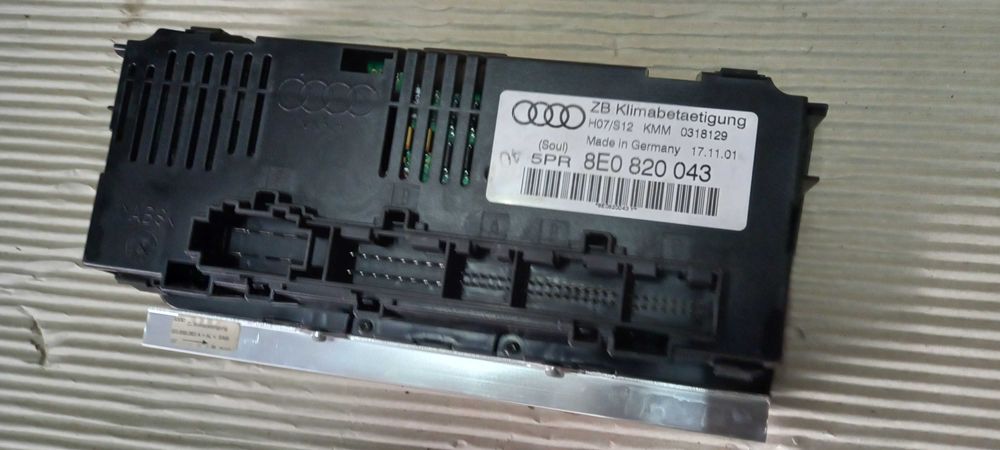 Panel klimatyzacji Audi A4 B6 -043