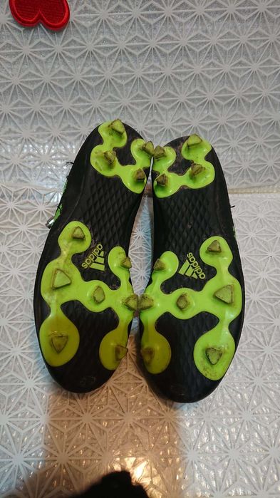 korki piłkarskie marki Adidas rozmiar 35,5 cm