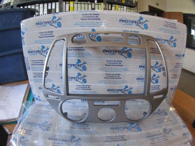 Moldura da consola central / rádio / aro HYUNDAI i20 (PB, PBT)