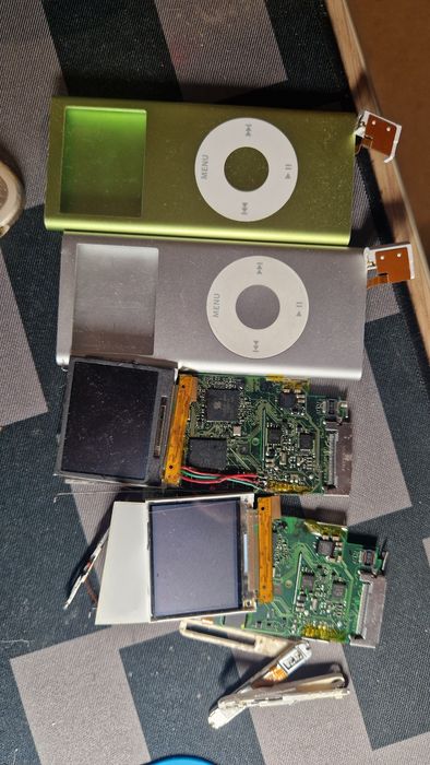 iPodи nano 2 на запчастини