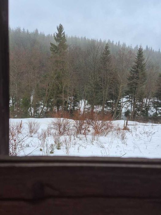 Будинок з ділянкою біля гір