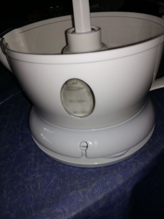 Espremedor citrino avariado para peças