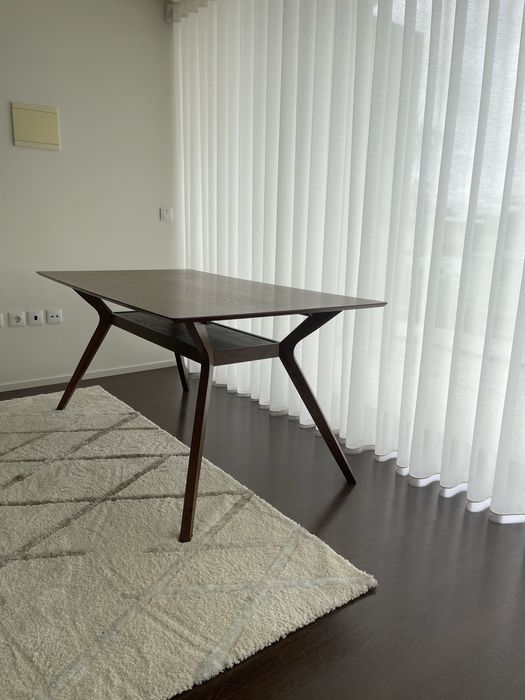 Mesa em Madeira Escura - Sem uso