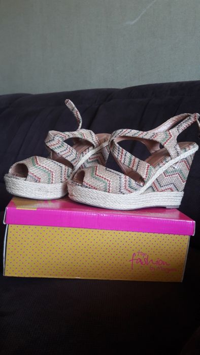 Босоножки женские.