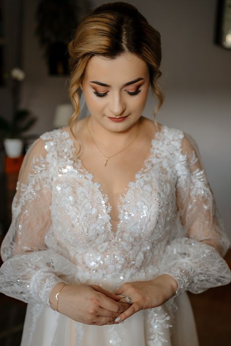 Suknia ślubna literka A