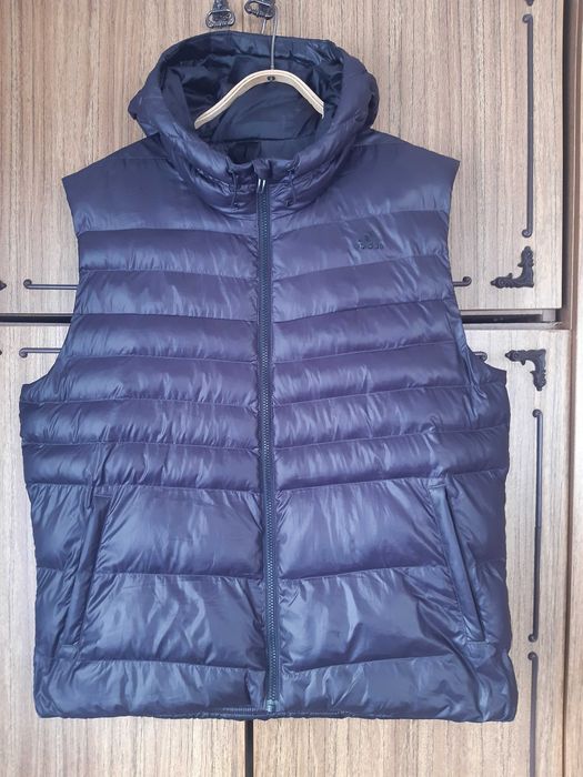 Жилет чоловічий адідас оригінал,розмір Л,в дуже гарному стані,теплий