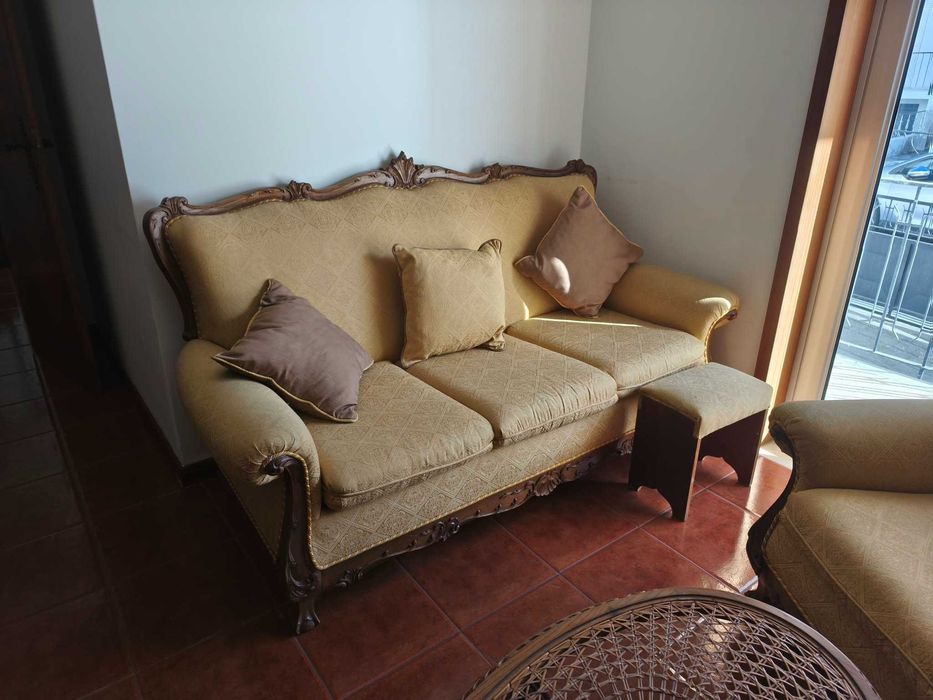 Mobilia de sala com sofás