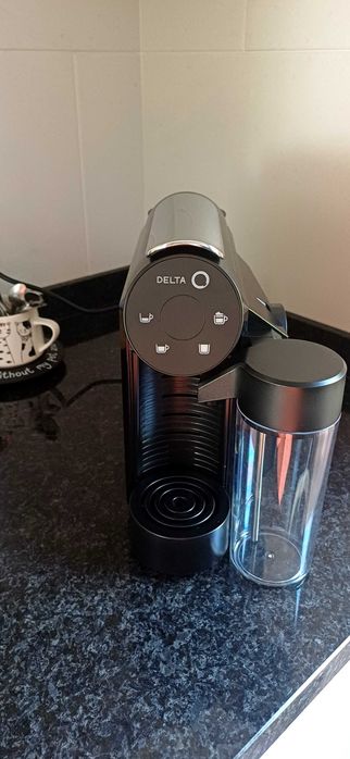 Vendo máquina de café delta q mini milk qool com apenas 3 meses de utilização com garantia