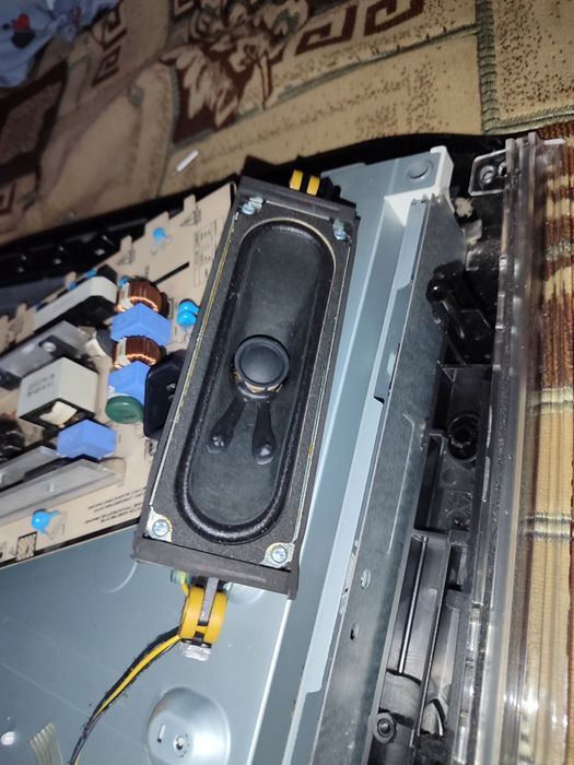 Samsung  LE32B450c4w позапчастинам