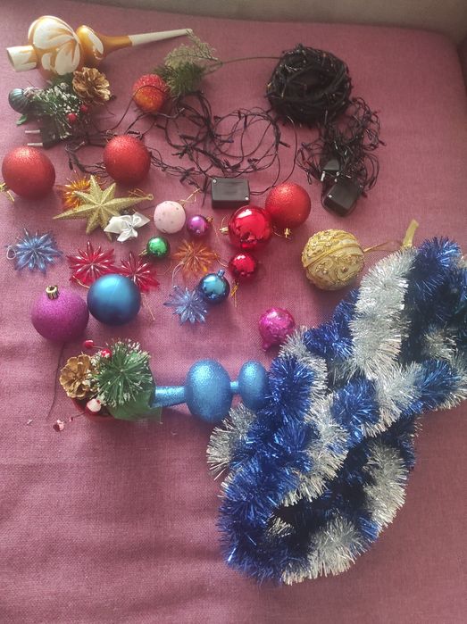 Ялинка та іграшки