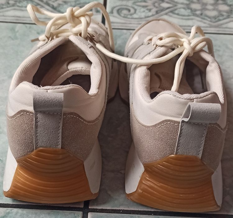 Buty sportowe młodzieżowe, damskie.