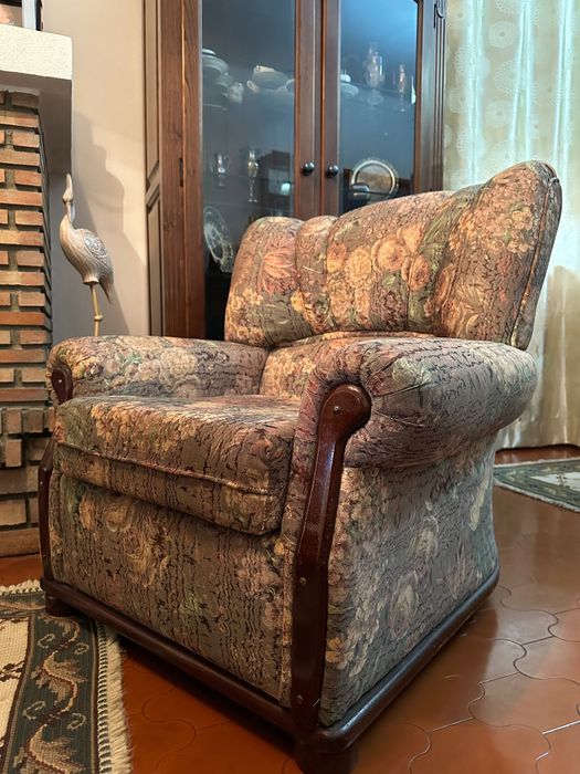 Sofás vintage. Sofá cama e duas poltronas