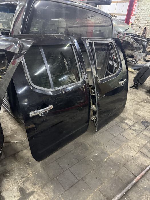 Двері дверка салон Ніссан навара д40 Nissan navara d40 стікло ручка
