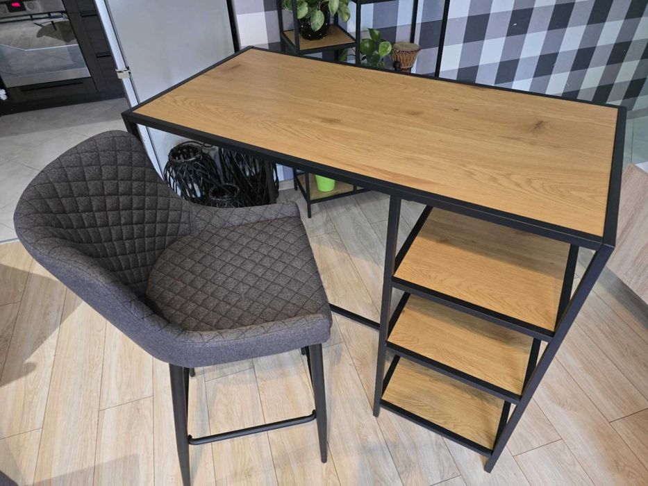 Stół barowy z hokerami