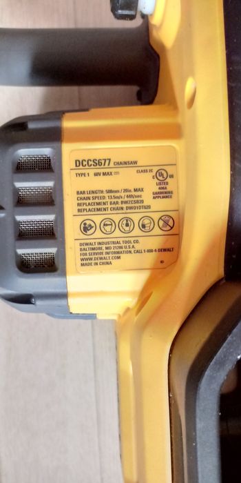 Ланцюгова пила DEWalt  DCCS677