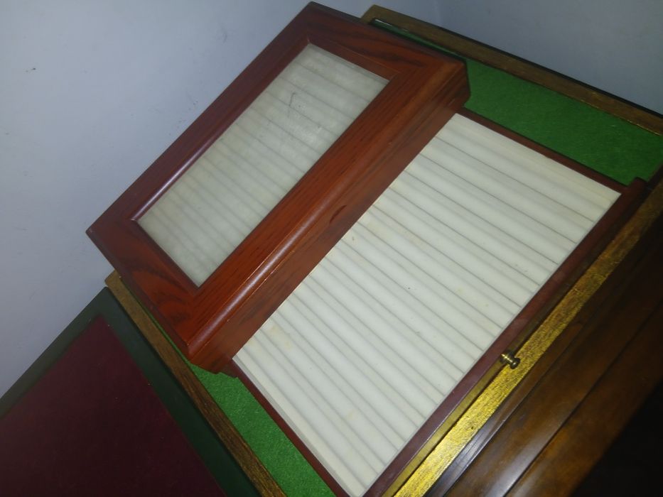 Caixa expositor de caneta por 50 €