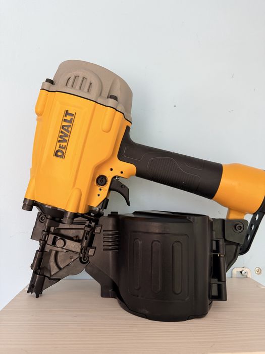 Dewalt нейлер DWF83C пневматичний пістолет