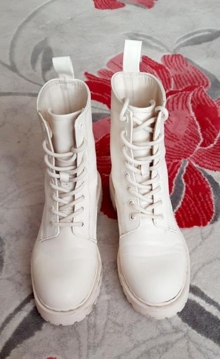 Черевики жіночі.