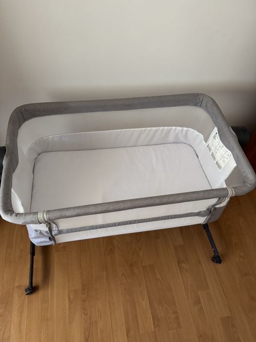 Berço de bebe cinza