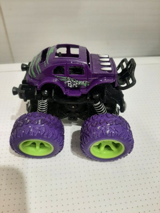 Машинка monster trac