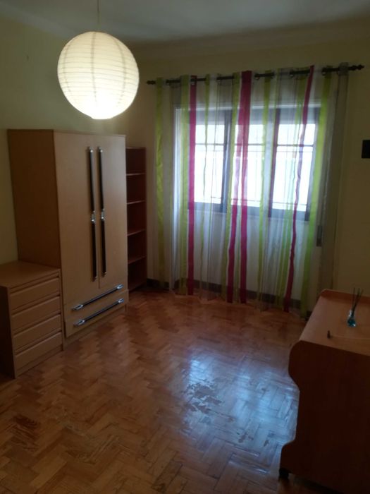 Quarto para arrendar em Coimbra junto ao CHUC e ao IPO
