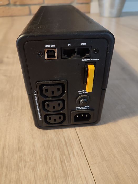 Zasilacz UPS APC back bx500MI 300W/500VA.
