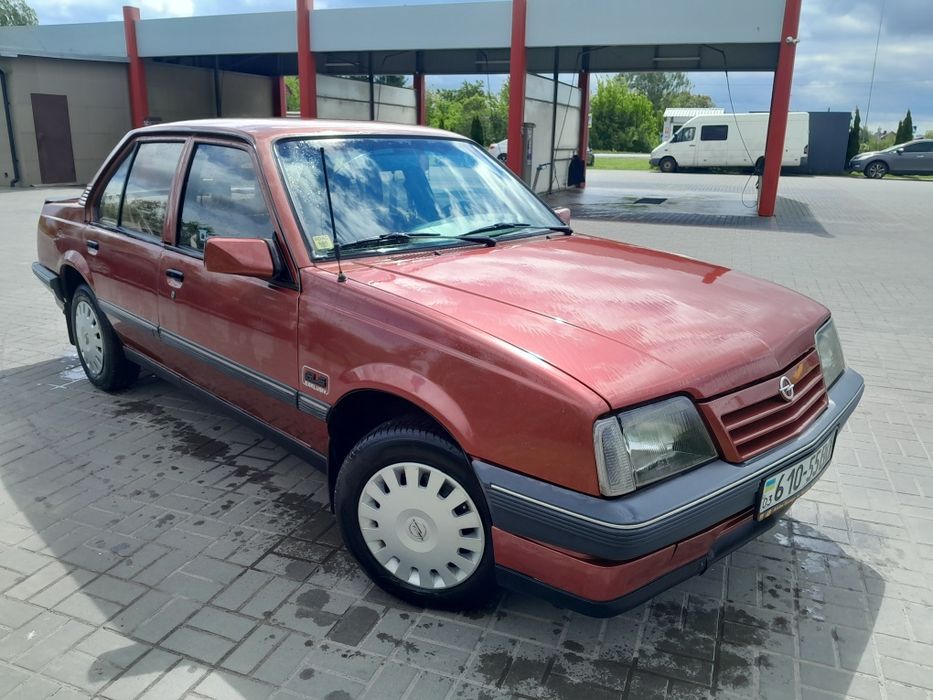 Продається опель аскона в хорошому стані
