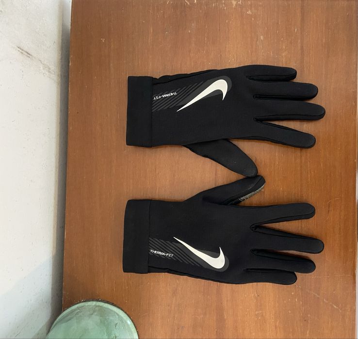 Luva de nike em bom estado