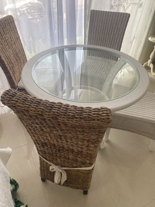 Mesa redonda com 4 cadeiras