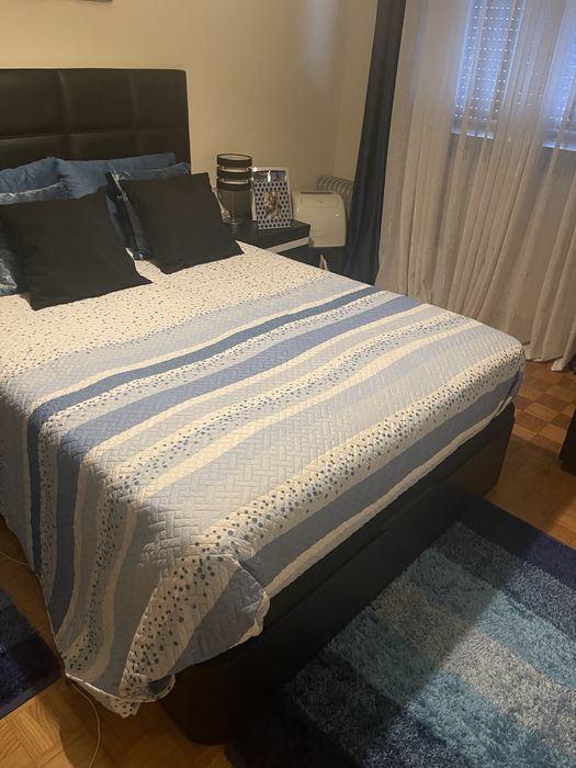 Vendo cama sommier praticamente nova com cabeceira