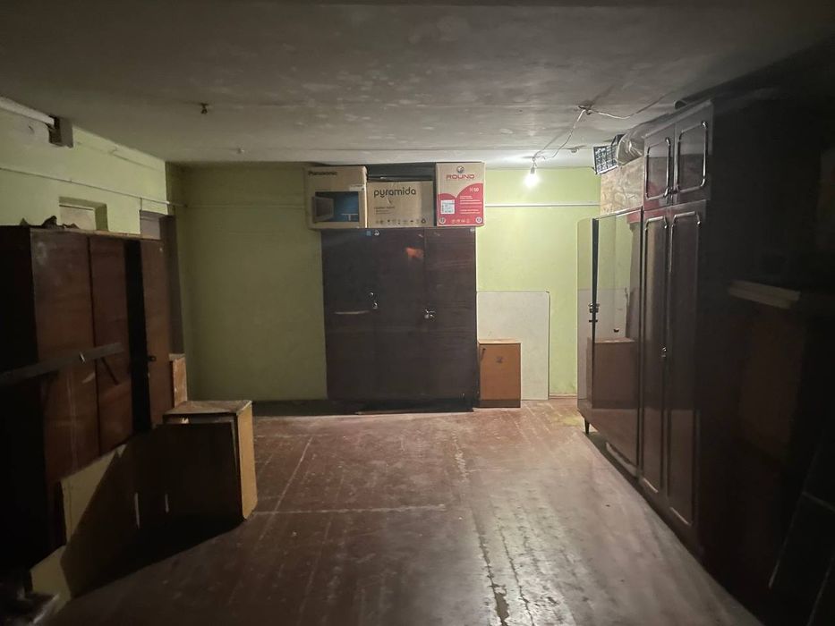 Кімната в гуртожитку по вулиці Нарбутівська