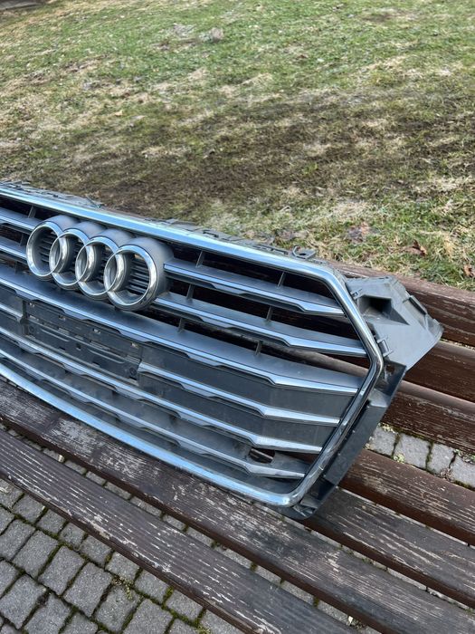 Решітка радіатора audi a5 , sline