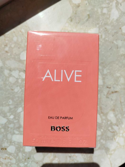 Nowe nieużywane oryginalnie zapakowane perfumy woda perfumowana Boss Alive 50 ml damskie
