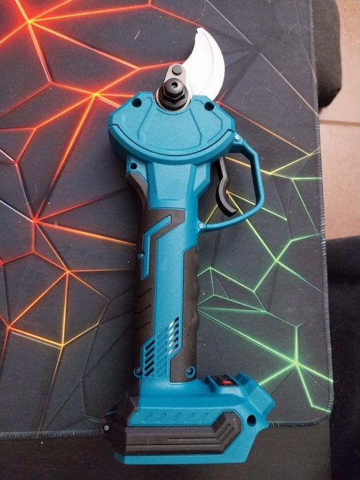 Tesoura de Poda Elétrica