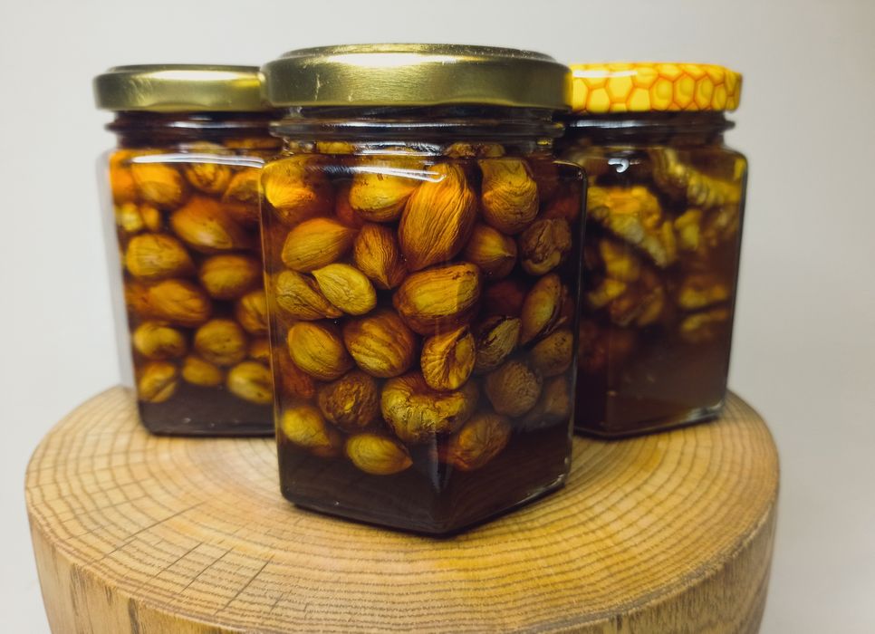 Горішки з запашним медом різнотрав'я