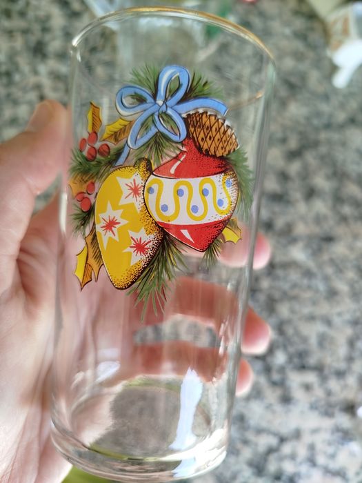 Vários copos e caneca447012994559528963