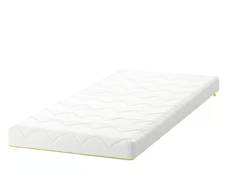 Cama e colchão IKEA Sniglar