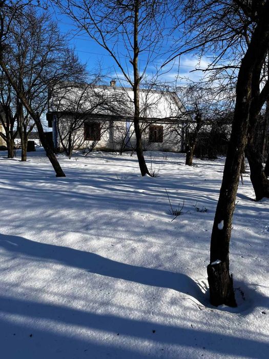 Продам будинок з великою ділянкою