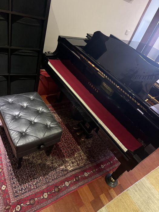 Piano Yamaha C5 para aluguer