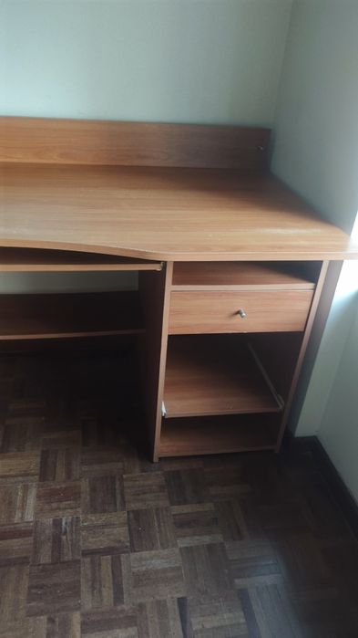 SAPATEIRA É OFERTA. Moveis de excelente qualidade. Para DESOCUPAR