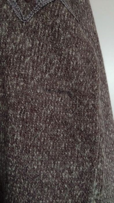 Sweter półgolf fioletowy melanż z angory z ozdobną aplikacją
