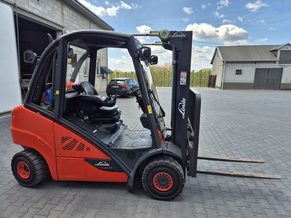 Wózek widłowy LINDE H25T, triplex, przesuw, GAZ