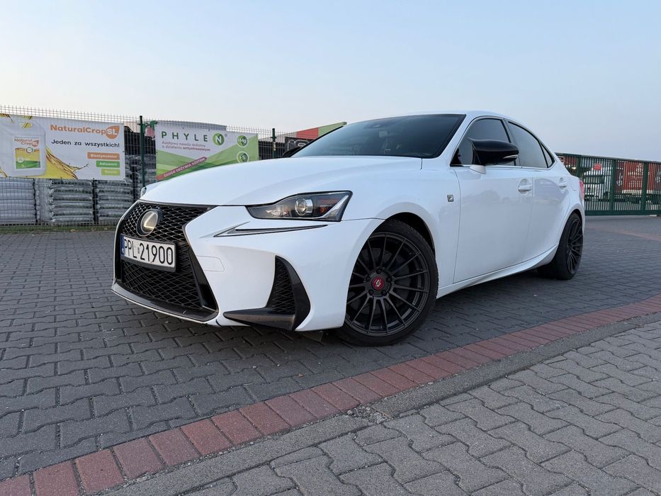 Lexus IS