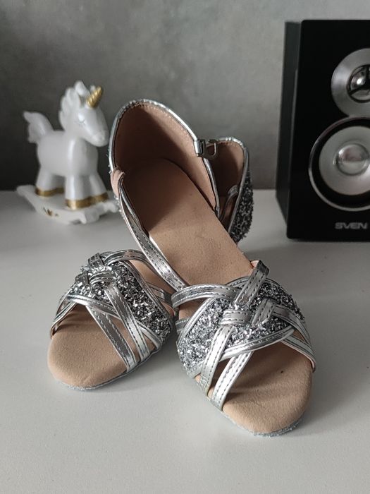 Сріблясті туфлі для бальних танців танцювальні. Танцевальные туфли
