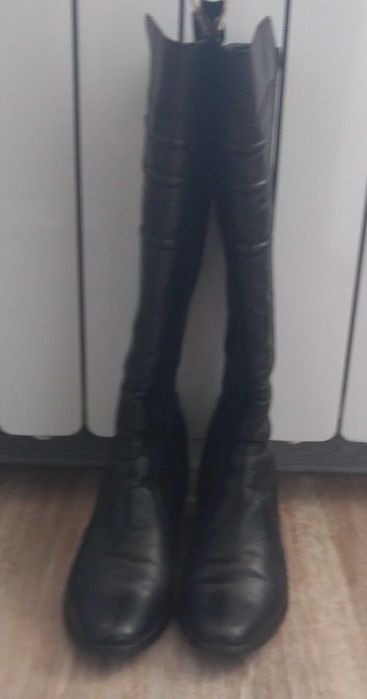 Зимние кожаные высокие сапоги Размер 36 Состояние лёгкое б/у
