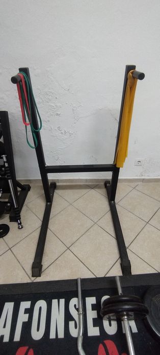 Estação para trabalhar triceps, fundos e abdominais.